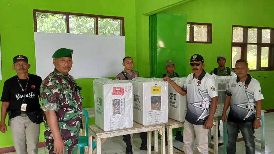 Penyaluran Logistik TPS se-Desa Linggapura pada Pemilu Tahun 2024